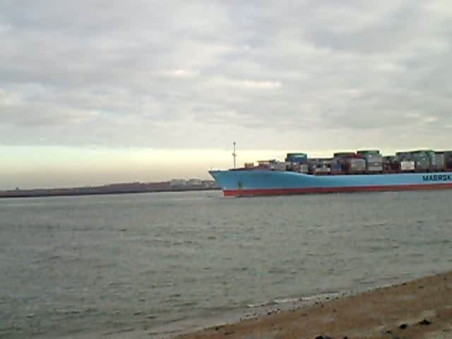 Margrethe Maersk,367m lang 42m breit,Auslaufend Europoort Rotterdam.2.1.2009