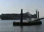 Die in Richtung Hamburg einlaufende Hannover Bridge IMO-Nummer:9302138 Flagge:Panama L�nge:336.0m ...