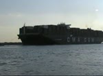 Der Containerriese CMA CGM Christophe Colomb IMO-Nummer:9453559 Flagge:Frankreich L�nge:365.0m Breite:52.0m ...
