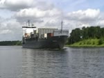 Feeder/317/die-alana-imo-nummer9297589-flaggegrobritannien-lnge1490m-breite220m Die Alana IMO-Nummer:9297589 Flagge:Gro�britannien L�nge:149.0m Breite:22.0m Baujahr:2004 Bauwerft:Sietas,Hamburg Deutschland Stellpl�tze f�r 868 TEU passiert zur Englischen Nationalhymne im Nord-Ostsee-Kanal die Schiffsbegr��ungsanlage an der Eisenbahnhochbr�cke Rendsburg am 26.06.11