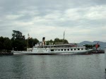 Das Dammpfschiff Montreux beim Ablege- und Wendemanver in Lausanne-Ouchy.
