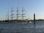 fregatten-korvetten/290/die-viermastbark-kruzenshtern-und-die-fregatte Die Viermastbark Kruzenshtern und die Fregatte F312 Otto Sverdrup bei der Auslaufparade des 822 Hamburger Hafengeburtstag vor dem Willkommen H�ft in Schulau Wedel am 08.05.11