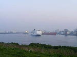 Pride of Hull, auslaufend ...  rainer wassermann 04.05.2009