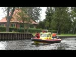 WOPR (Freiwilliger Wasserrettungsdienst aus Polen) fhrt an der Seenotretter Station in Ueckermnde vorbei bis in den Stadthafen und wieder zurck.