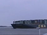 Die CMA CGM Rigoletto IMO-Nummer:9299654 Flagge:Frankreich L�nge:349.0m Breite:43.0m Baujahr:2006 Bauwerft:Hyundai Heavy Industries,Ulsan S�d Korea l�sst zum Abschied von Hamburg am F�hranleger in L�he ihr Horn erklingen aufgenommen am 20.02.10

	