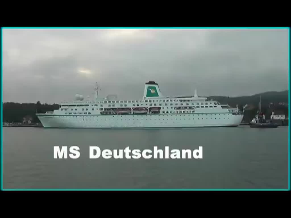 „Das Traumschiff“ die MS Deutschland verlässt den Sassnitzer Hafen. - 15.06.2016