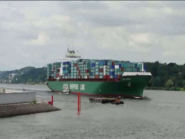  CSCL AFRICA  Hafenlotse geht an Bord. 21.06.2010