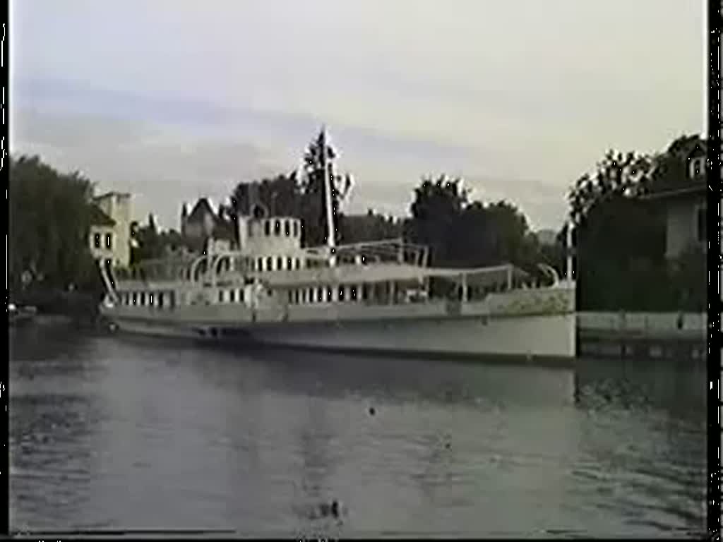 Die Blümlisalp im September 1993 auf dem Thuner See.