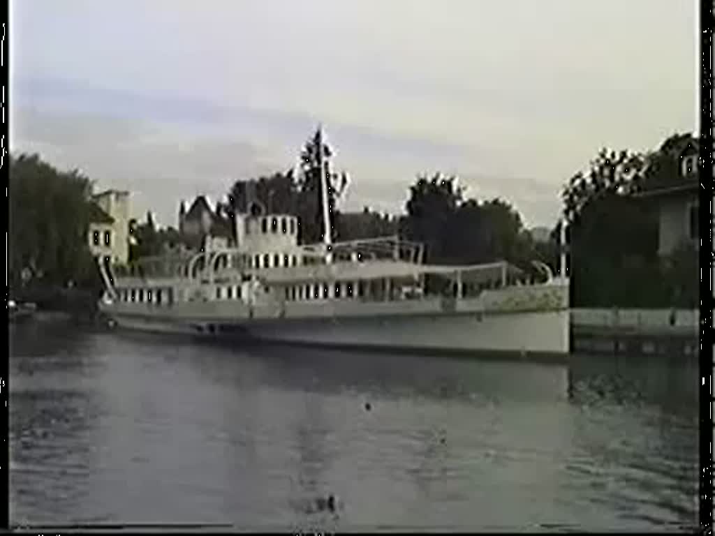 Die Blmlisalp im September 1993 auf dem Thuner See.