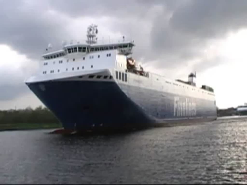 Die Finnsky IMO-Nummer:9468906 Flagge:Finnland Länge:189.0m Breite:26.0m Baujahr:2011 Bauwerft:Jinling Shipyard,Nanjing China auf dem Nord-Ostsee-Kanal bei Rendsburg am 22.04.12