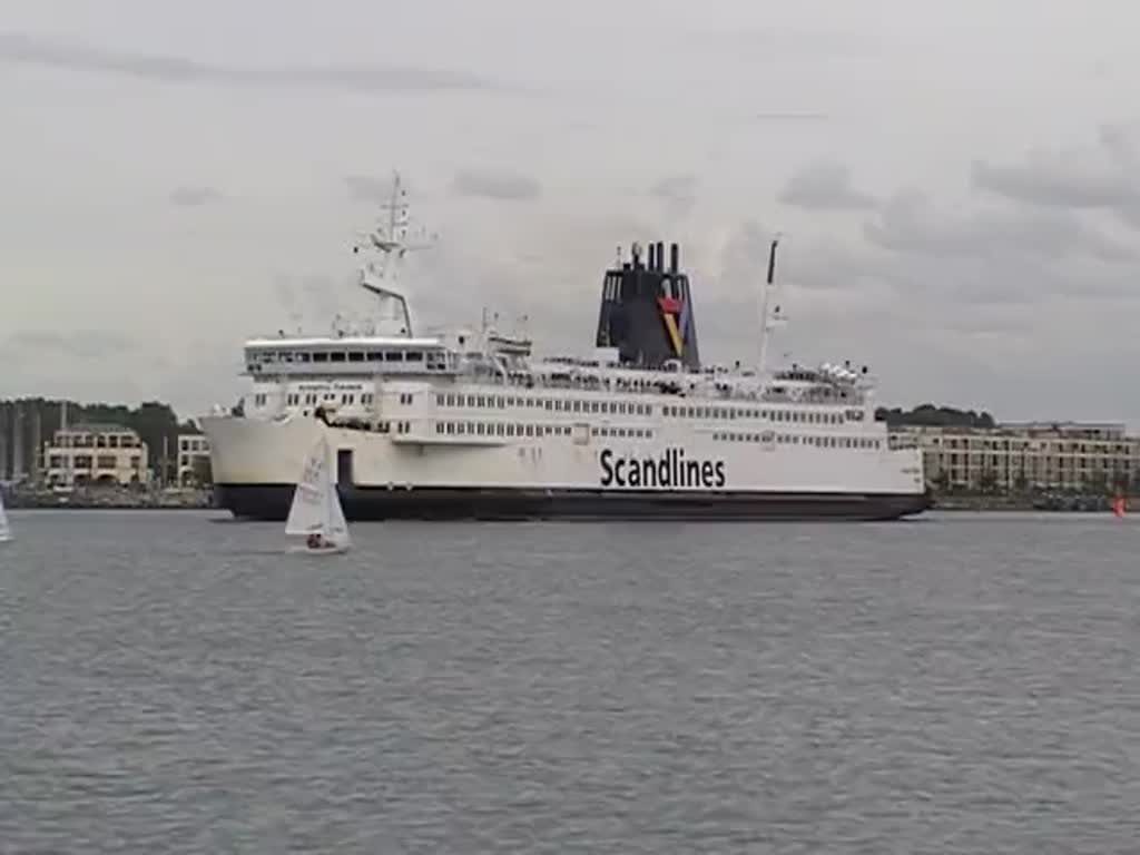 Die Scandlines Fähre Kronprins Frederik IMO-Nummer:7803205 Flagge:Dänemark Länge:153.0m Breite:23.0m Baujahr:1981 Bauwerft:Nakskov SV,Nakskov Dänemark beim auslaufen aus Warnemünde am 09.07.16