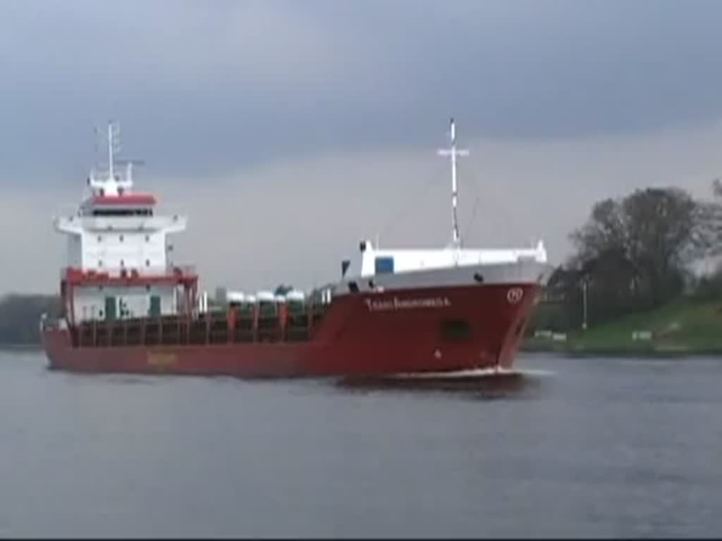 Die Trans Andromeda IMO-Nummer:9187916 Flagge:Niederlande Länge:119.0m Breite:15.0m Baujahr:1999 Bauwerft:Bodewes Shipyard,Hoogezand Niederlande passiert auf dem Nord-Ostsee-Kanal den Ships Welcome Point Rendsburg am 22.04.12