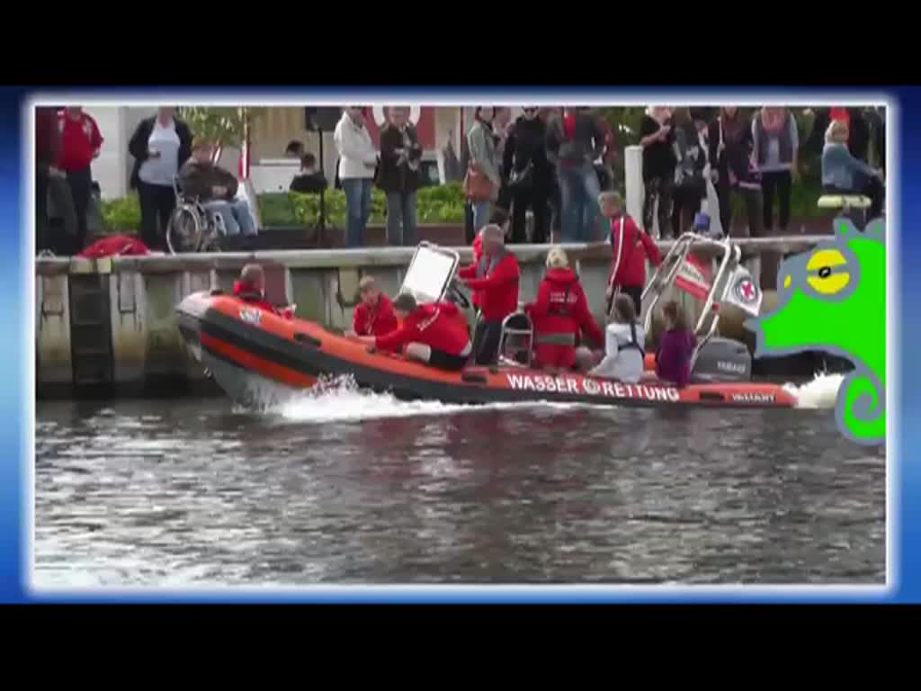 DRK Wasserrettung sichert das Drachenboot-Festival zur 10. Ueckermünder Haff-Sail, im Ueckermünder Stadthafen, mit einem Festrumpfschlauchboot. - 30.05.2014