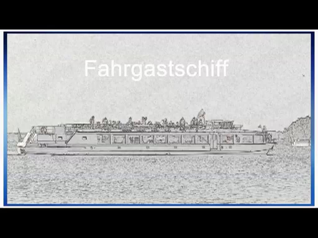 Fahrgastschiff von Röbel kommend legt im Aussenhafen von Waren Müritz an und wieder ab. - 18.09.2014