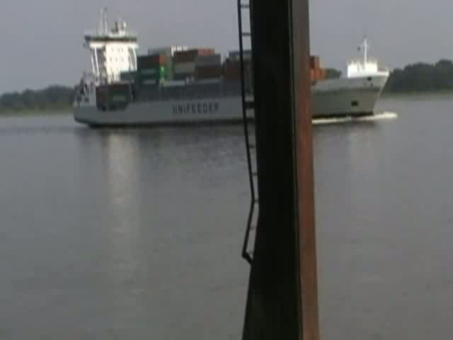 Henneke Rambow IMO-Nummer:9354430 Länge:134.00m Breite:22.00m Flagge:Deutschland auslaufend aus dem Hamburger Hafen aufgenommen am Willkommen Höft am 14.06.09