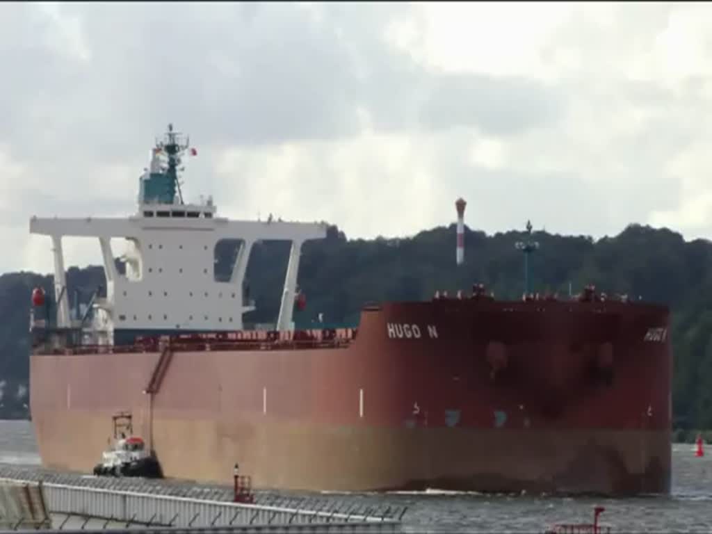  HUGO N.  im Hamburger Hafen am 30.08.2011
IMO NUMBER	 9398096
VESSEL TYPE	 ORE CARRIER
HULL TYPE	 SINGLE HULL
GROSS TONNAGE	 151200 tons
SUMMER DWT	 297000 tons
BUILD	 2011
Video mit GEMA freier Musik!