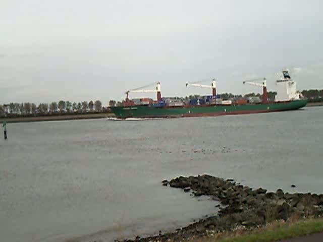 Maersk Nanhai, ein Container-Selbstversorger - ist 207 m lang 29 m breit, auslaufend Nieuwe Waterweg, Rotterdam.