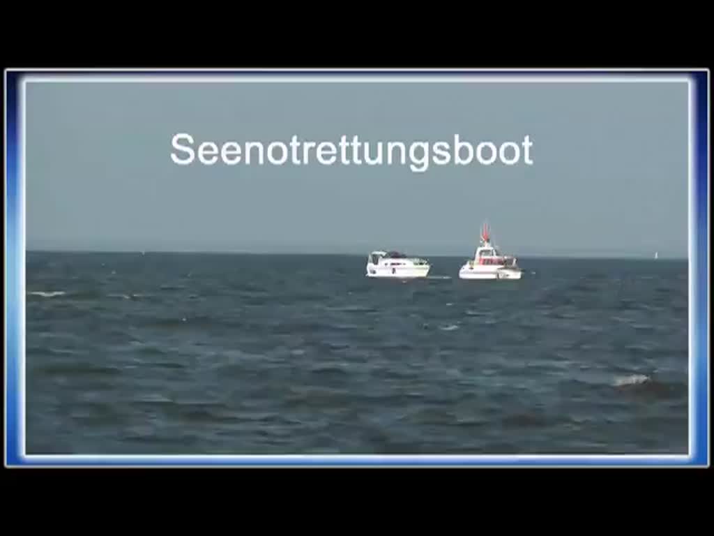 Seenotrettungsboot GERHARD ten DOORNKAAT mit Havarist im Schlepp vor Ueckermünde. - 24.07.2016