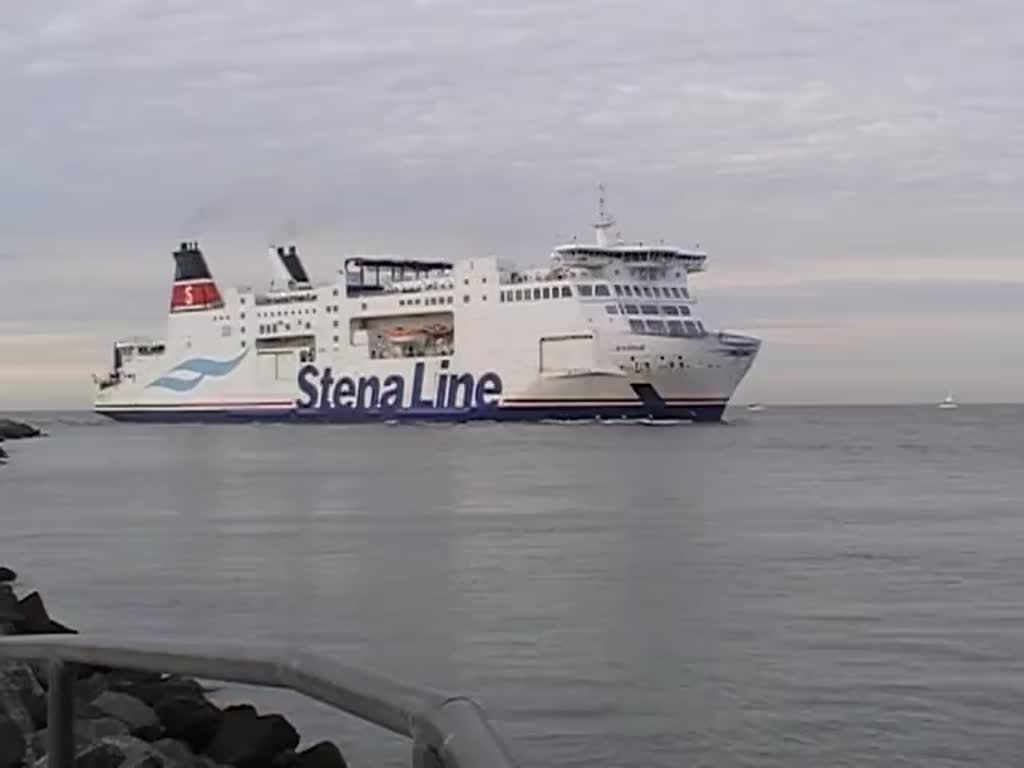 Stena Line Fähre Skane IMO-Nummer:9133915 Flagge:Schweden Länge:200.0m Breite:28.0m Baujahr:1998 Bauwerft:Astilleros Espanoles,Cadiz Spanien beim einlaufen nach Warnemünde am 09.07.16