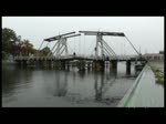 Das technische Denkmal der hlzernen Klappbrcke verbindet die Greifswalder Ortsteile Eldena und Wieck.