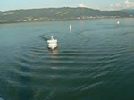 Eine F�hre erreicht Lindau.