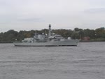 Die Fregatte F81 HMS Sutherland Flagge:Großbritannien Länge:133.0m Breite:16.0m nach Hamburg einlaufend aufgenommen vom Rüschpark Finkenwerder am 19.10.13