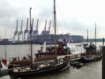 Der Riese!  CMA CGM Alexander von Humboldt  im Hamburger Hafen am 30.05.2013 z.Z.