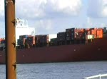 Die Cap Akritas IMO-Nr.:8703397 Baujahr:1987 Flagge:Hong Kong Länge:251.0m Breite:32.0m passiert beim auslaufen aus dem Hamburger Hafen am 23.06.09 das Willkommen Höft in Wedel.