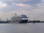 Die Mein Schiff 6 IMO-Nummer:9753208 Flagge:Malta Länge:295.0m Breite:36.0m Baujahr:2017 Bauwerft:Meyer Turku,Turku Finnland passiert auslaufend nach ihrem Erstanlauf aus Hamburg am 14.05.17 den