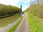Das Theaterschiff  La Lucarne  auf dem Canal de la Sarre von Mittersheim nach Gondrexange, zwischen den Schleusen 10 und 9 am 22.04.2016