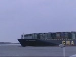 Die CMA CGM Rigoletto IMO-Nummer:9299654 Flagge:Frankreich Länge:349.0m Breite:43.0m Baujahr:2006 Bauwerft:Hyundai Heavy Industries,Ulsan Süd Korea lässt zum Abschied von Hamburg am Fähranleger in Lühe ihr Horn erklingen aufgenommen am 20.02.10

	