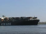 Die von Hamburg auslaufende NYK Themis der NYK Line IMO-Nummer:9356696 Flagge:Panama Länge:304.0m Breite:40.0m Baujahr:2008 Bauwerft:Hyundai Heavy Industries,Ulsan Südkorea passiert am