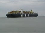 Der Containerriese MSC Bari IMO-Nummer:9461441 Flagge:Liberia Länge:366.0m Breite:51.0m Baujahr:2011 Bauwerft:Daewoo Shipbuilding&Marine Engineering,Geoje Südkorea und der Tanker Sten Arnold