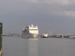 Eine Lady in weiß die MSC Magnifica IMO-Nummer:9387085 Flagge:Panama Länge:294.0m Breite:32.0m Baujahr:2010 Bauwerft:STX,Saint-Nazaire Frankreich verlässt am 22.05.14 Hamburg und