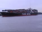 Die YM Unanimity IMO-Nummer:9462718 Flagge:Taiwan Länge:333.0m Breite:43.0m Baujahr:2012 Bauwerft:China Shipbuilding Corp.,Kaohsiung Taiwan passiert am 26.11.12 auslaufend aus Hamburg den