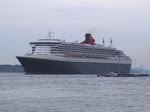 An meinem Geburtstag dem 15.07.14 passierte auslaufend aus Hamburg die Queen Mary 2 IMO-Nummer:9241061 Flagge:Bermuda Länge:345.0m Breite:41.0m Baujahr:2003 Bauwerft:STX France,Nantes Saint-Nazaire Frankreich den Fähranleger in Lühe.